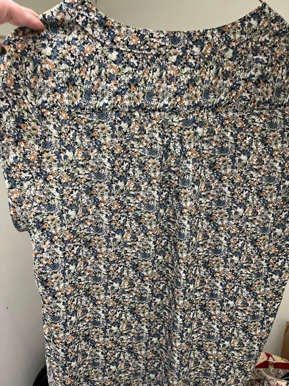 Floral Short-Sleeve Blouse in Navy and Tan